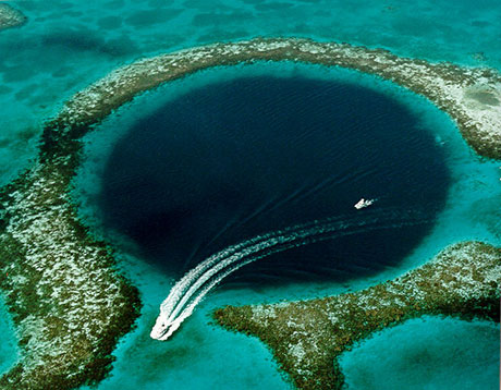 Diving the Great Blue Hole, Belize. Public domain, U.S. Geological Survey (USGS).
