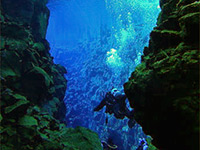 Diving between continental shelves at Silfra